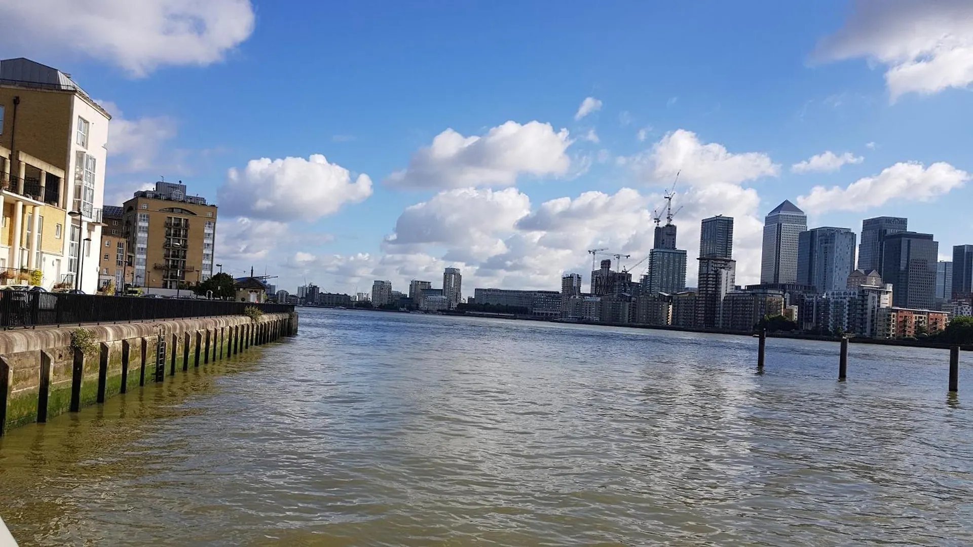 Διαμέρισμα Riverside 1Br With Easy Transport 20Min To City Centre Λονδίνο