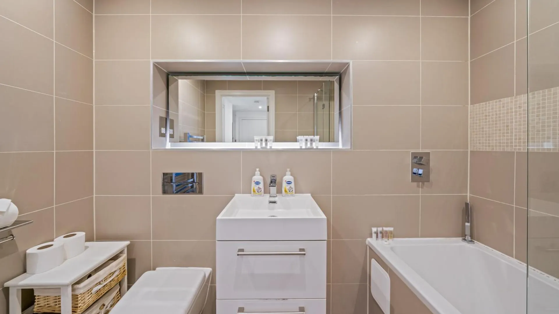 Διαμέρισμα Riverside 1Br With Easy Transport 20Min To City Centre Λονδίνο