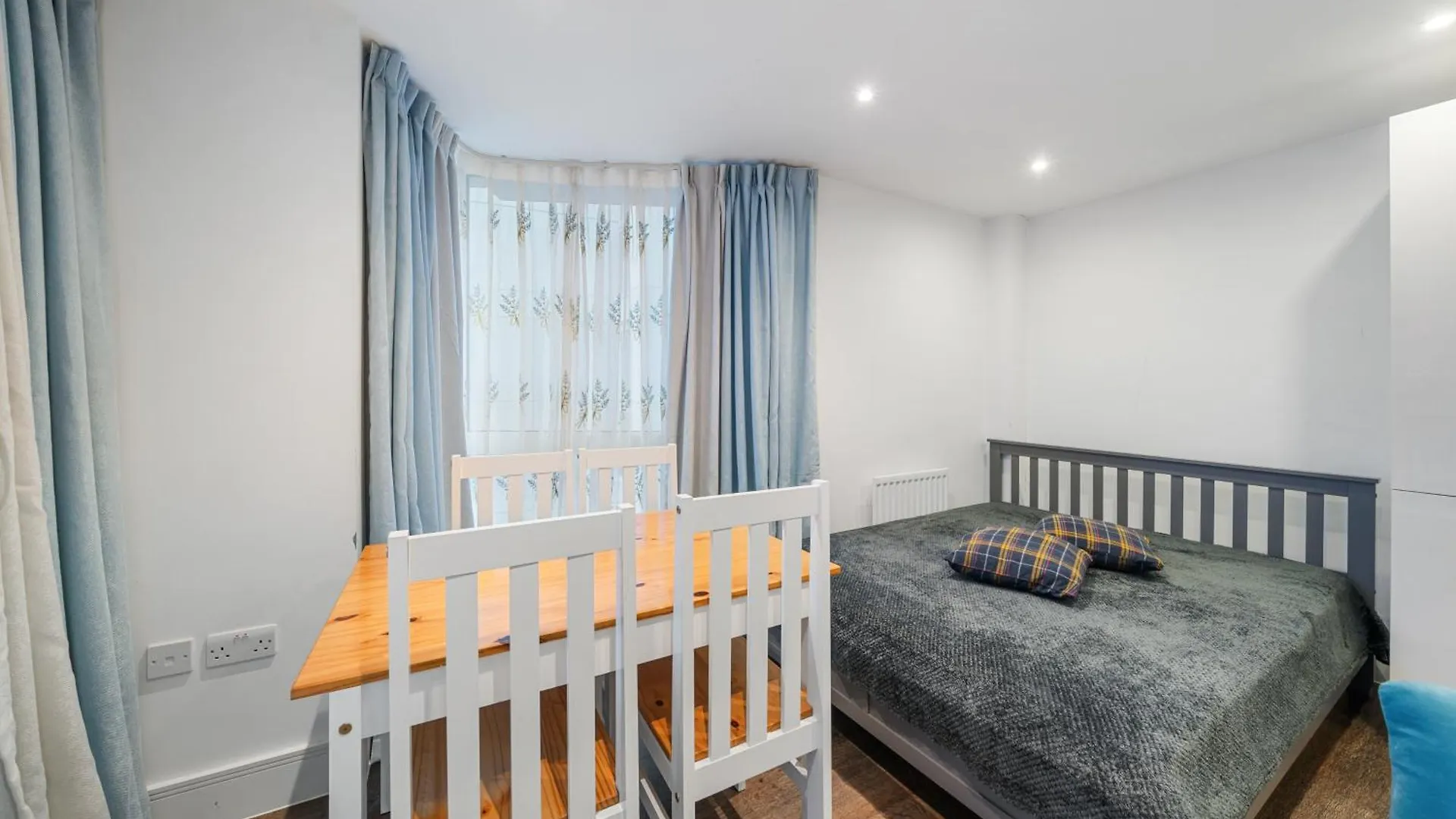 Διαμέρισμα Riverside 1Br With Easy Transport 20Min To City Centre Λονδίνο